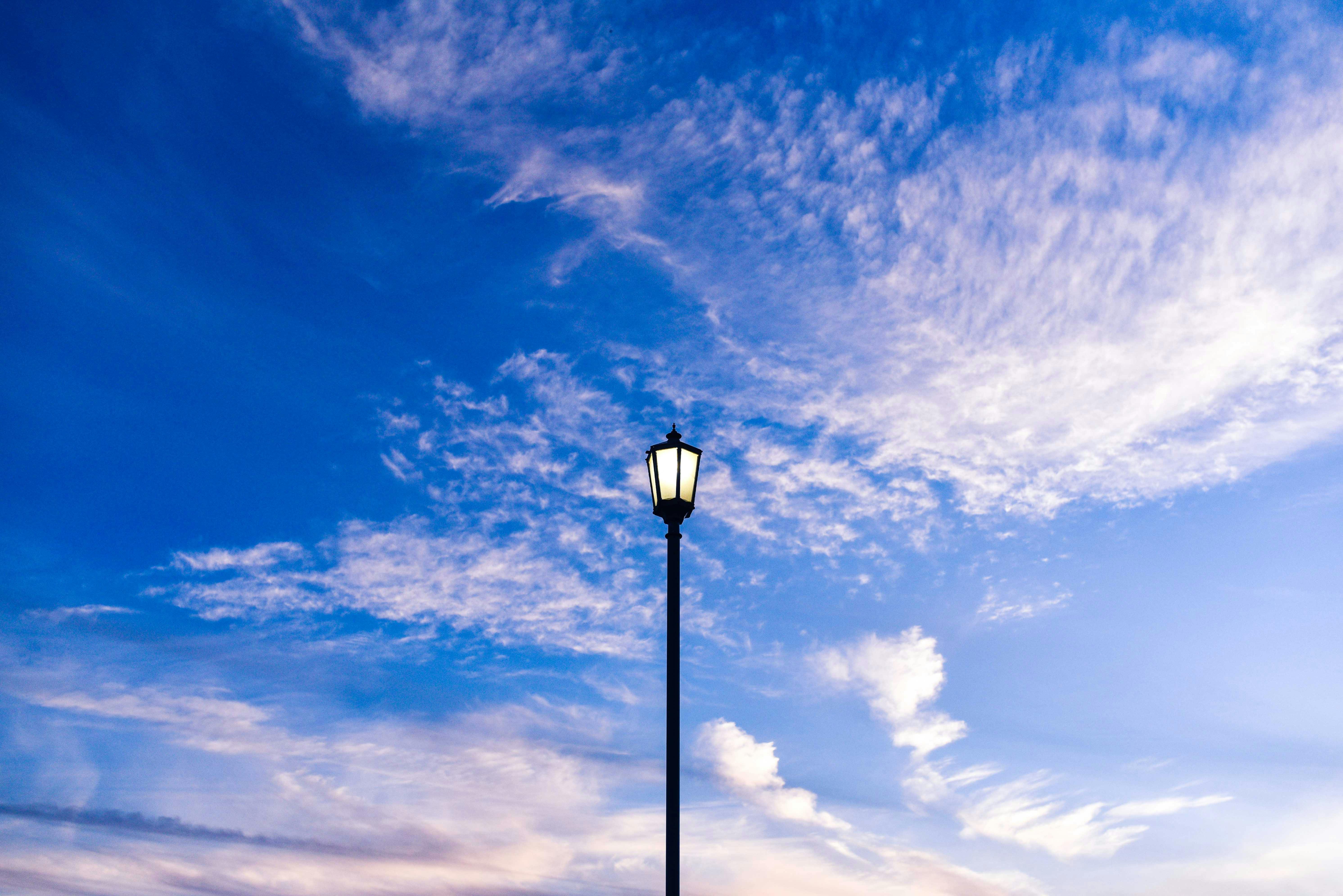 Kostenloses Foto zum Thema: blau, himmel, lampe