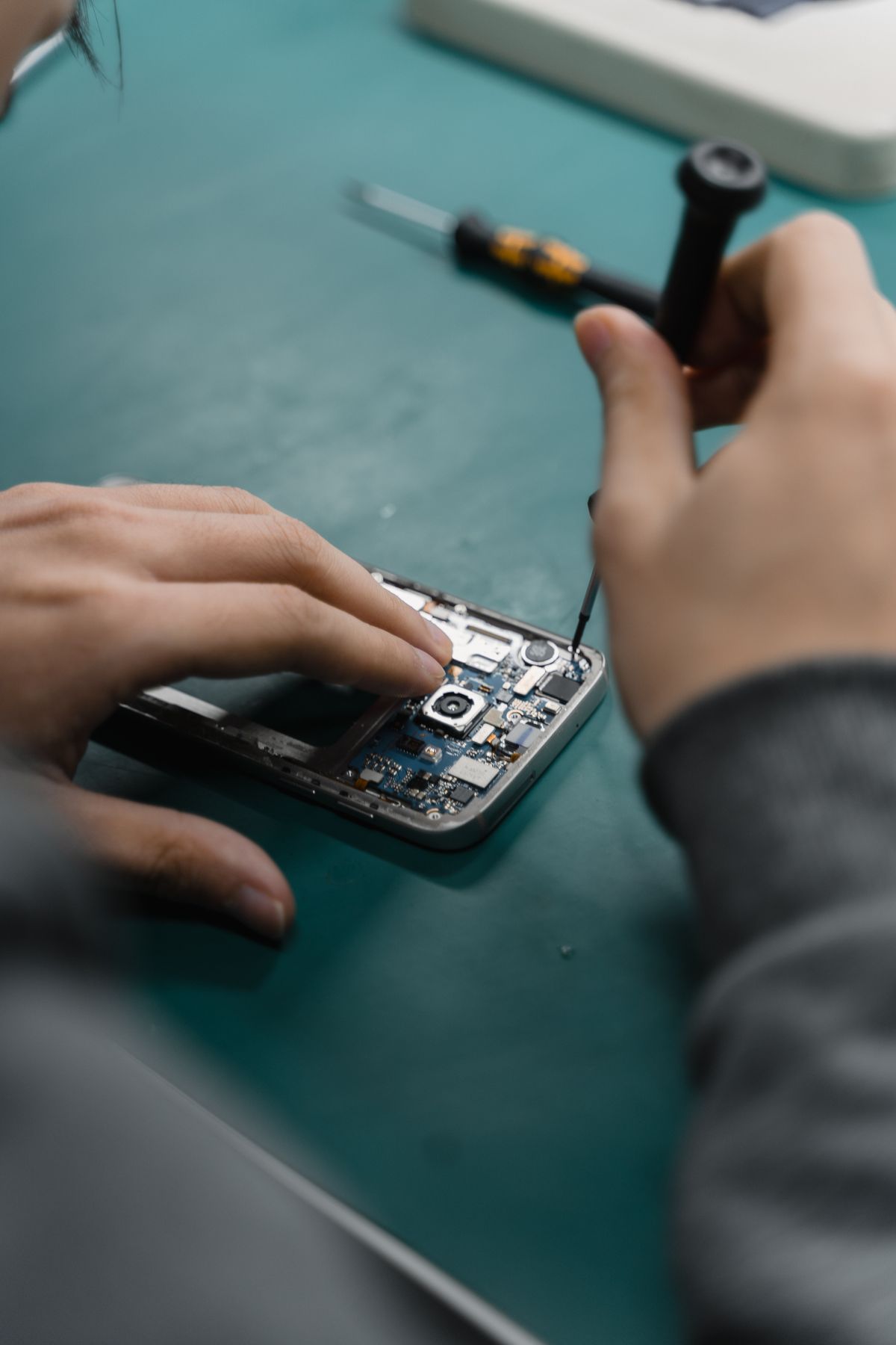 iPhone Screen Repair in Thika: What to Expect (Time, Cost, Warranty)