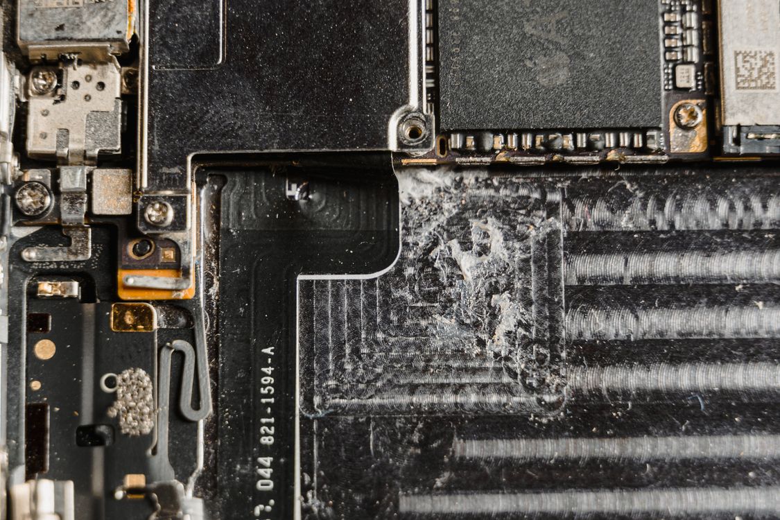 iPhone haut-parleur ne marche plus : causes et solutions (2026)
