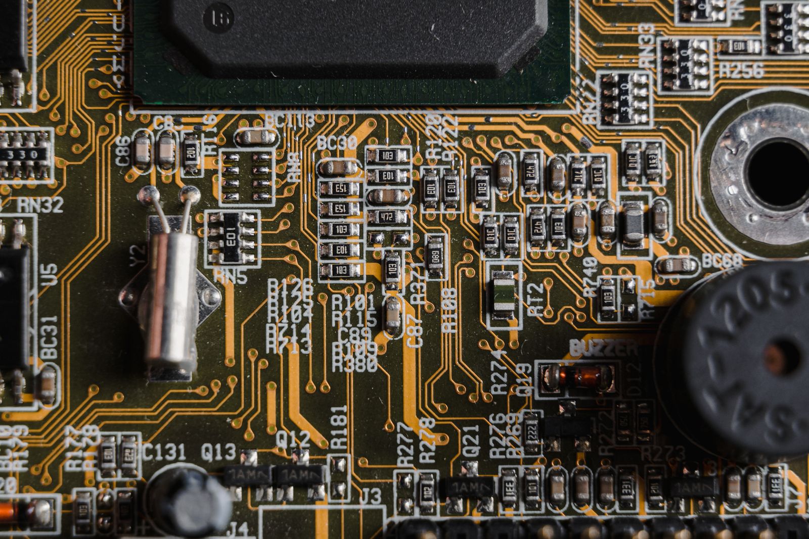 Circuit board components and copper traces