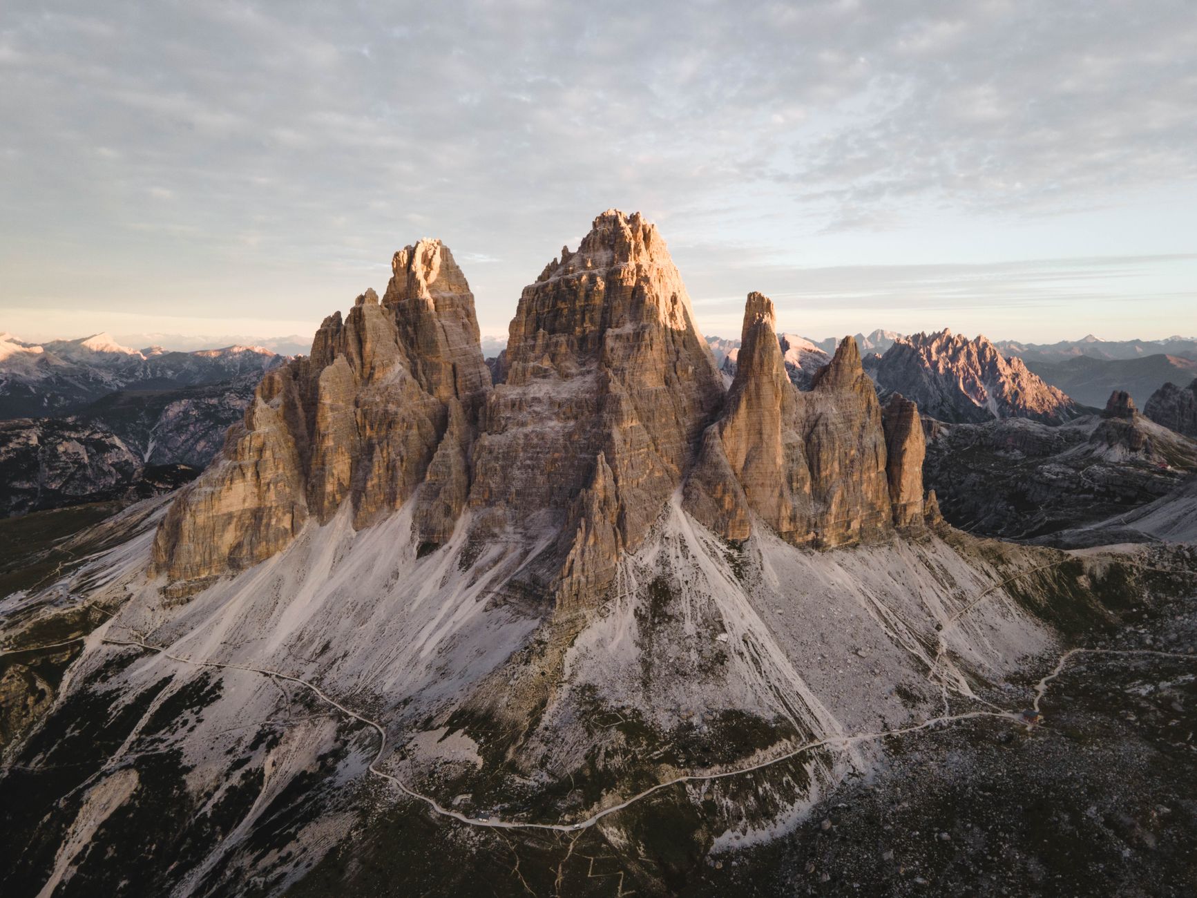 Faszinierender Sonnenaufgang – Naturmotiv als Hintergrundbild