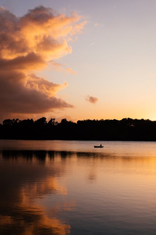 Gratis Foto stok gratis awan, bayangan hitam, danau Foto Stok
