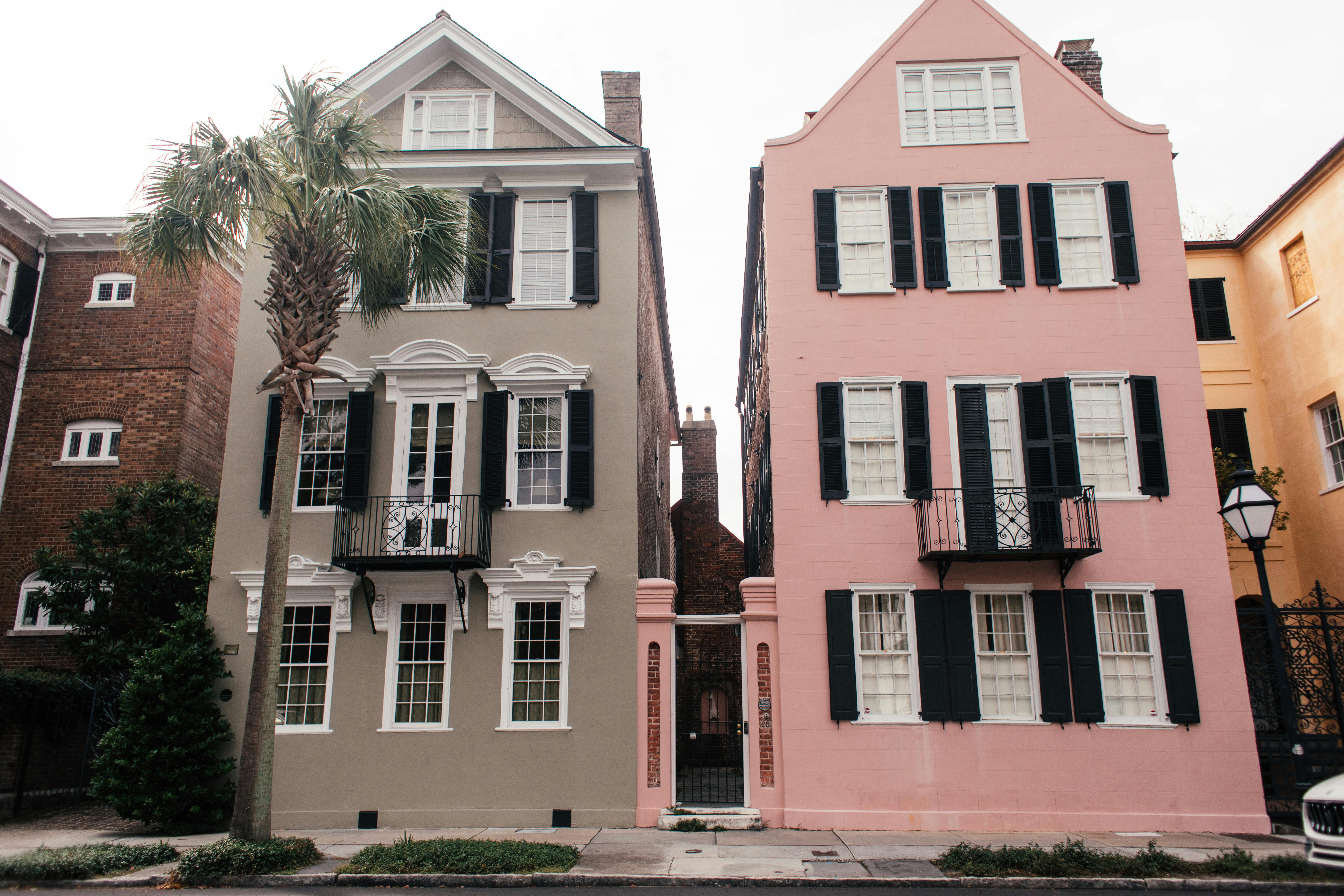 Beautiful pink and gray historic homes in Charleston