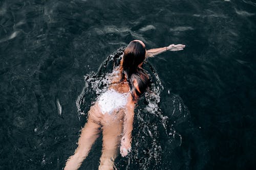 arkadan görünüm, derin, geniş açılı çekim içeren Ücretsiz stok fotoğraf