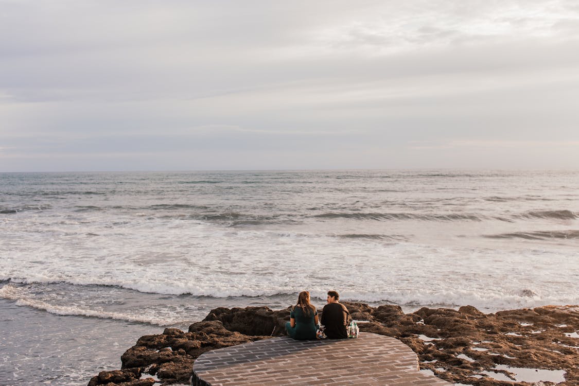 Бесплатное стоковое фото с берег, беседа, волны