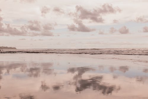 Ilmainen kuvapankkikuva tunnisteilla aallot, heijastus, hiekkaranta Kuvapankkikuva