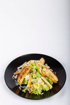 Salade d'épinards, de feta et de tomates séchées