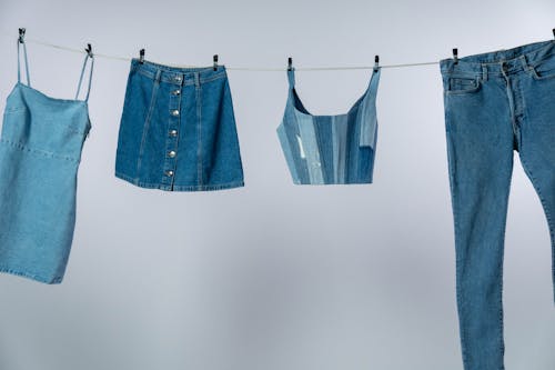 Foto profissional grátis de azul, calça, cropped