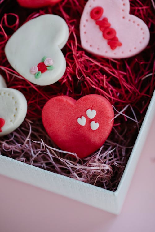 Free From above of tasty heart shaped ginger cookies with decoration on sugar glaze in gift box during festive occasion Stock Photo