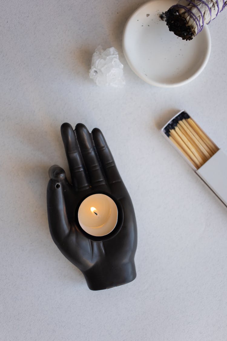 Tealight On A Hand Shape Candle Holder