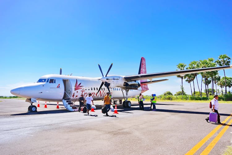 Airplane Unloading The Passengers