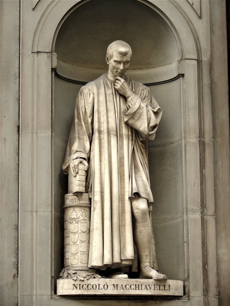 Niccolo Macchiavelli Concrete Statue