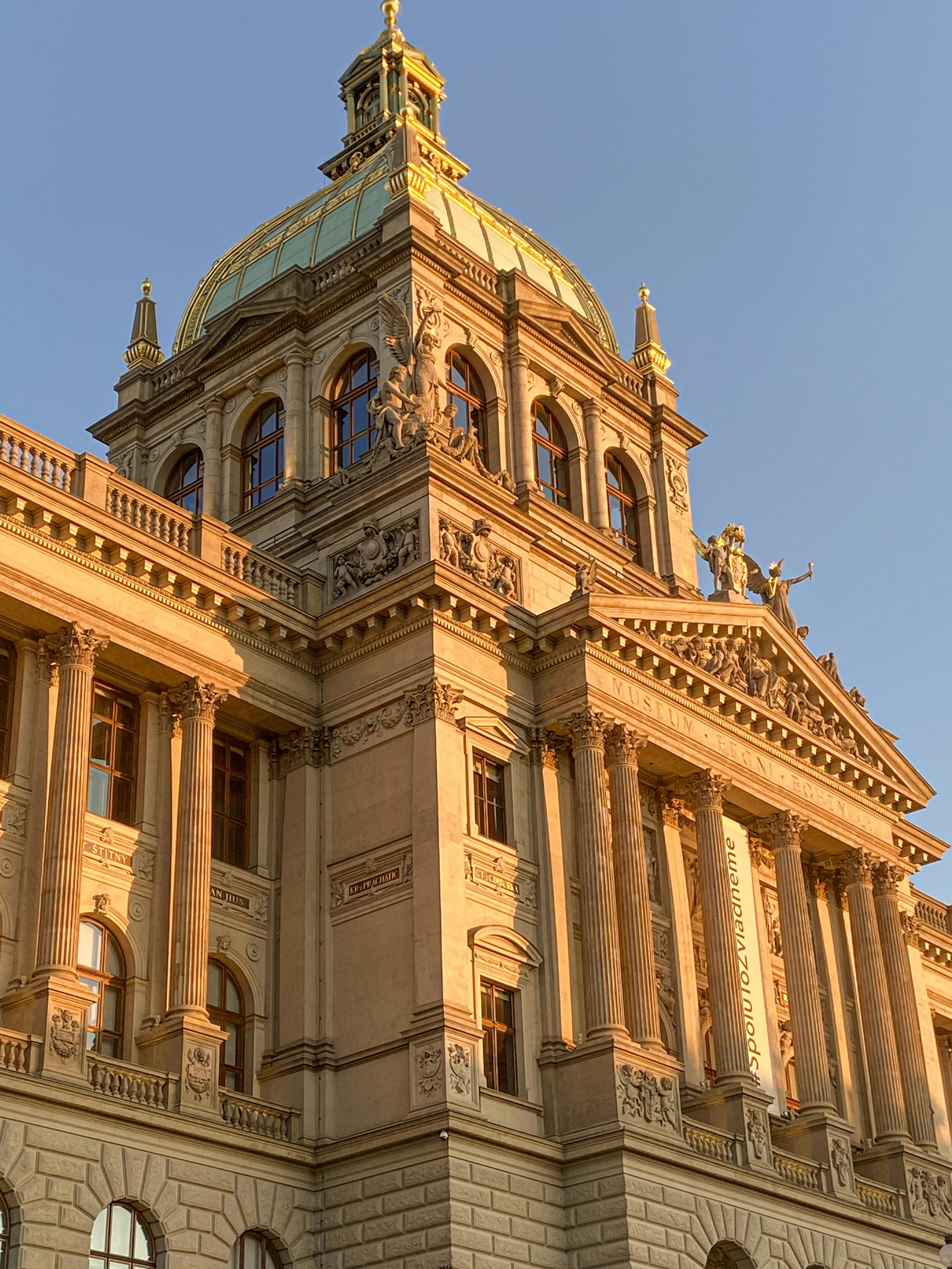 Вступление о волшебной сказке Щелкунчик и праздничном декоре