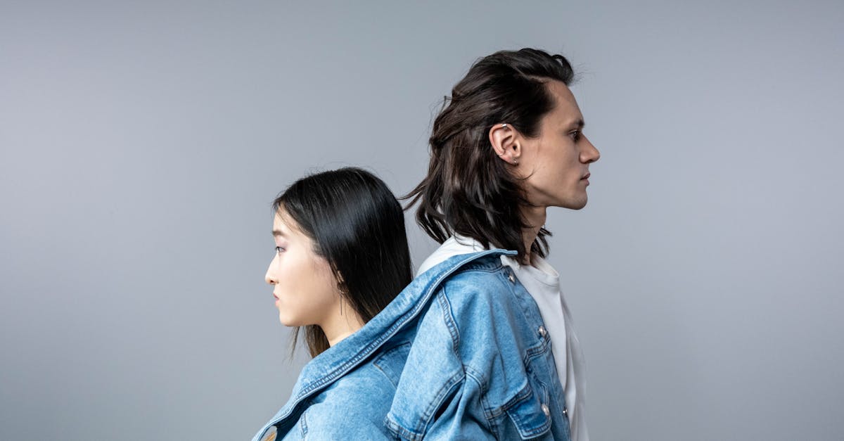 Vestes en cuir vs vestes en denim : laquelle choisir ?