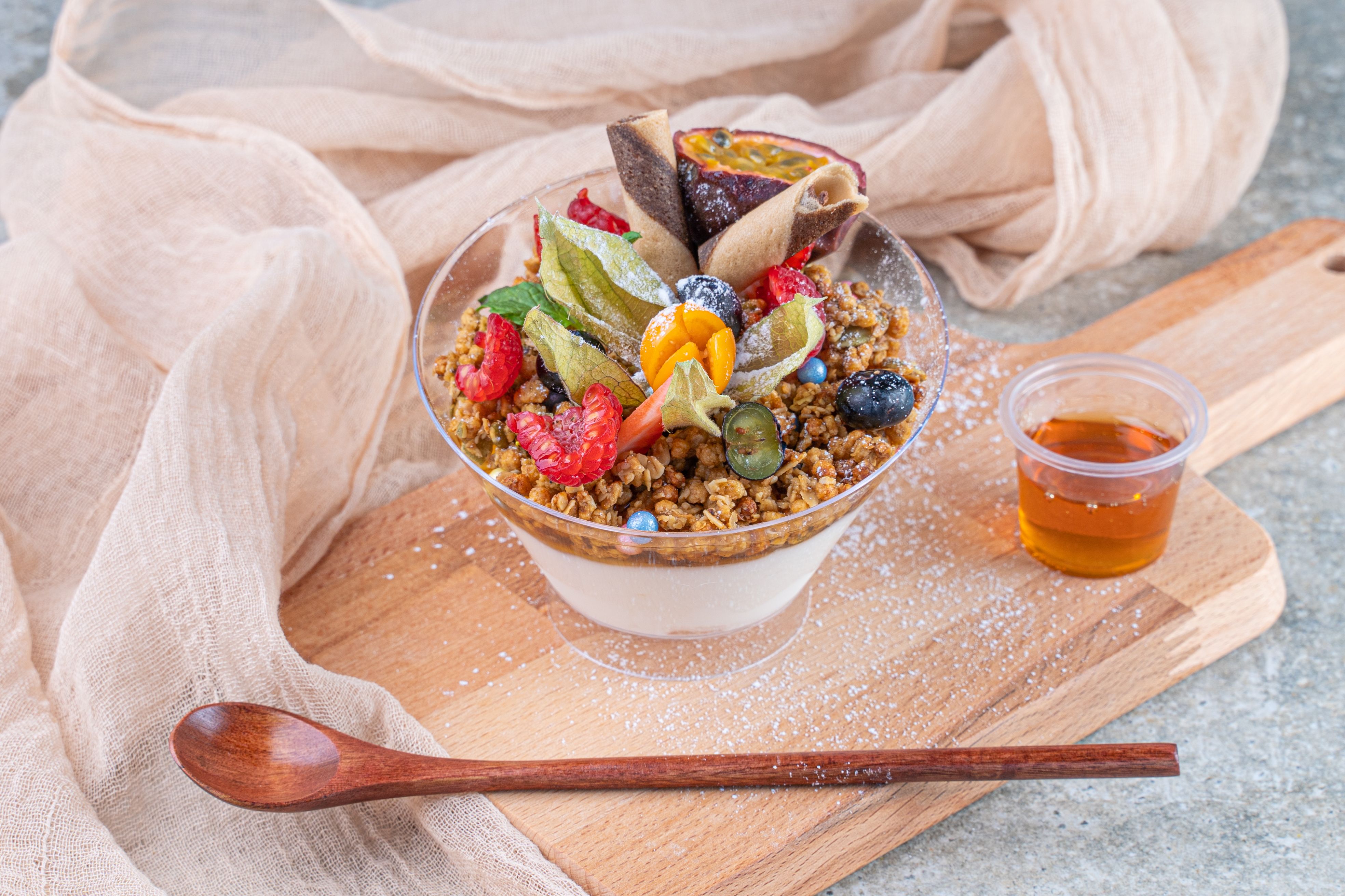 Serving Dubai chocolate yogurt topped with crispy kataifi and pistachios