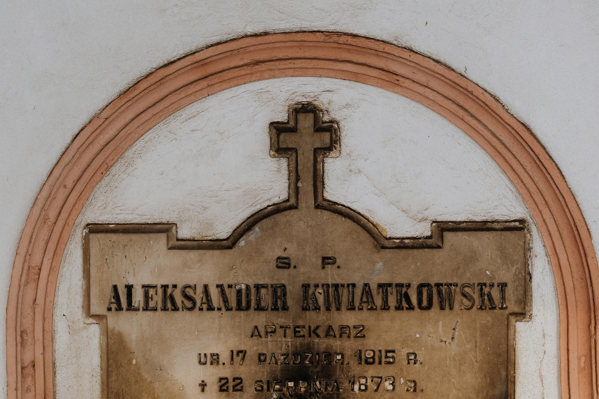 Text on Tombstone