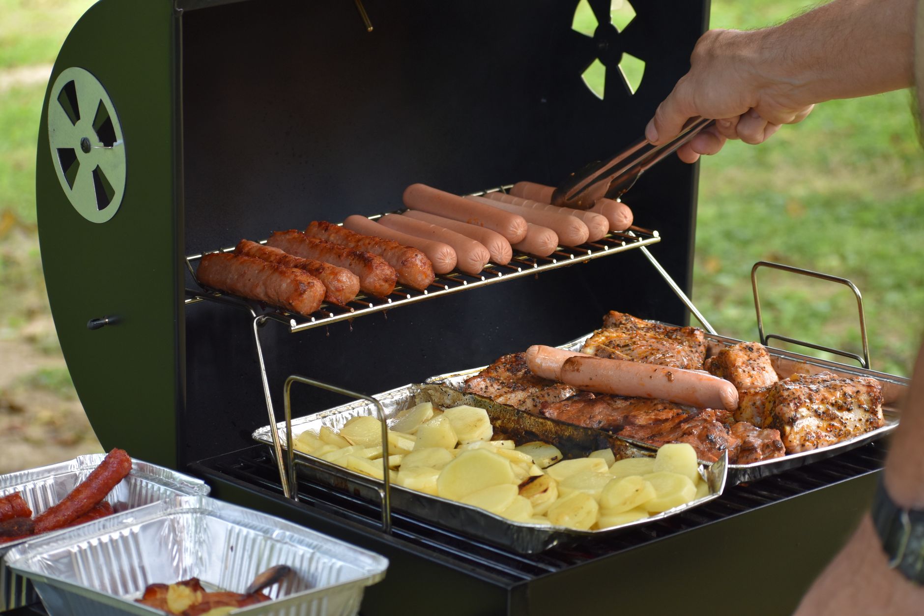 Best Electric Smokers 2026: Masterbuilt, Bradley & Digital