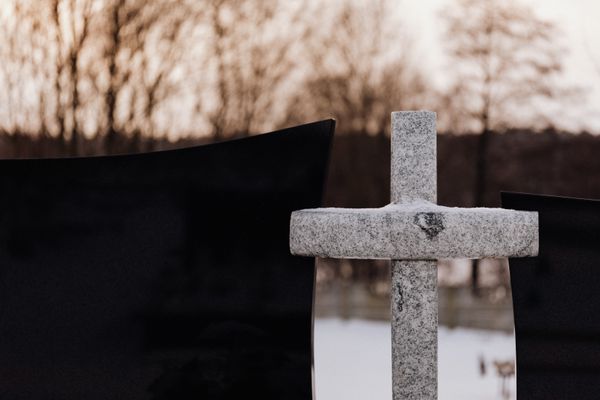 Grabsteine auf deutschem Friedhof
