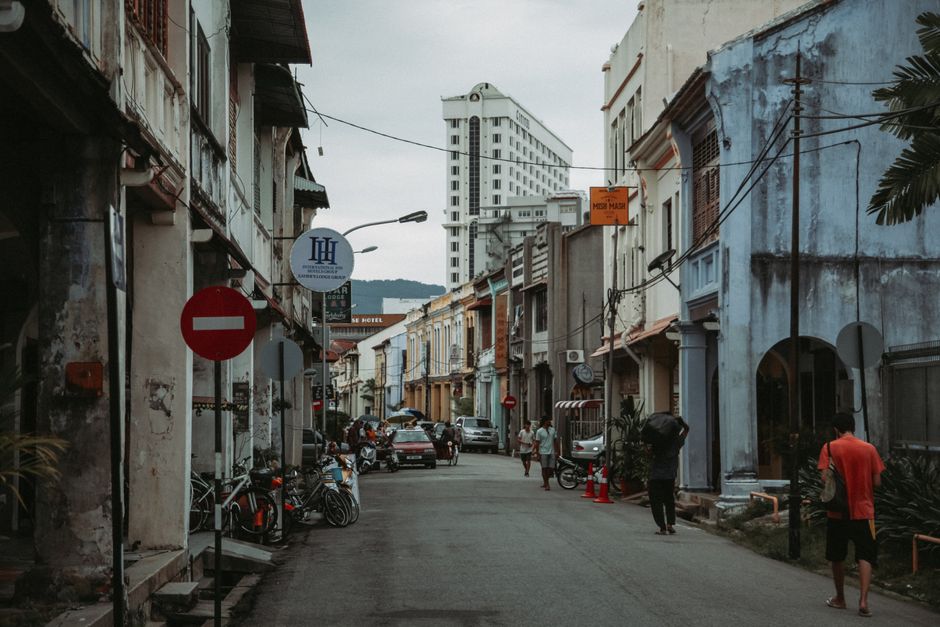 Bustling Gurney Drive Hawker Centre in Penang, Malaysia, with many food stalls and diners