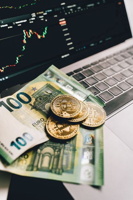 Understanding the Global Crypto Regulatory Landscape: A SWOT Analysis