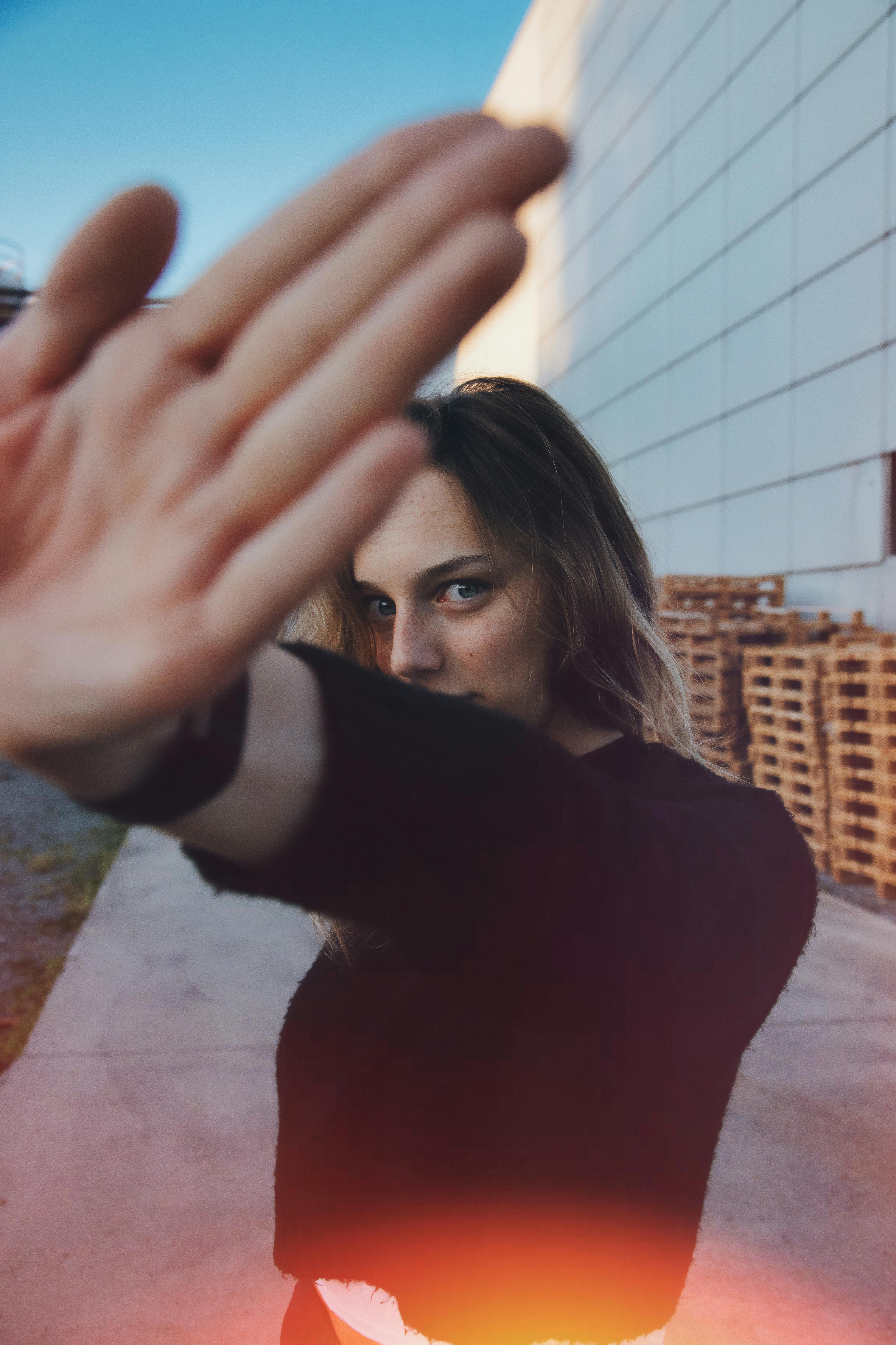 Beginner investor analyzing stock data 2025 trends