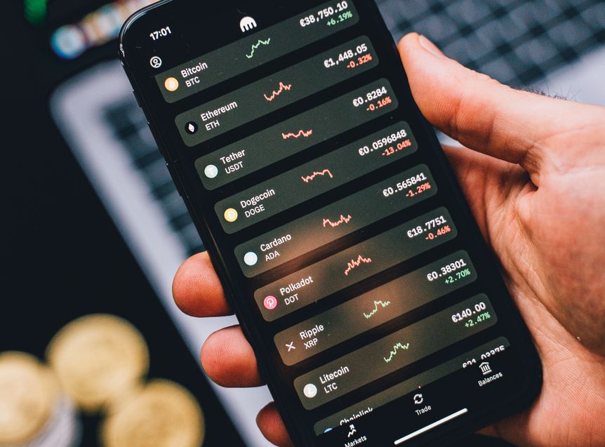 Online Casino: Spielautomaten und Live-Spiele im Überblick