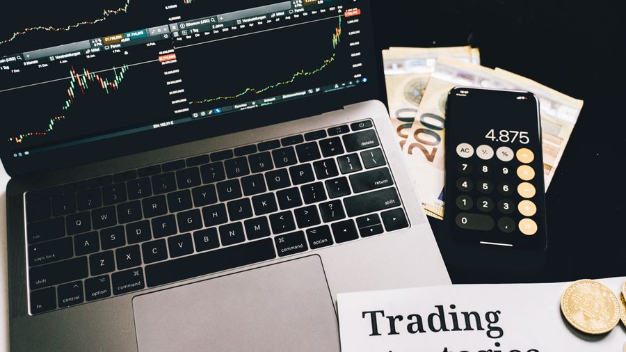 Technical and Fundamental Analysis: A Forex Beginner's Guide