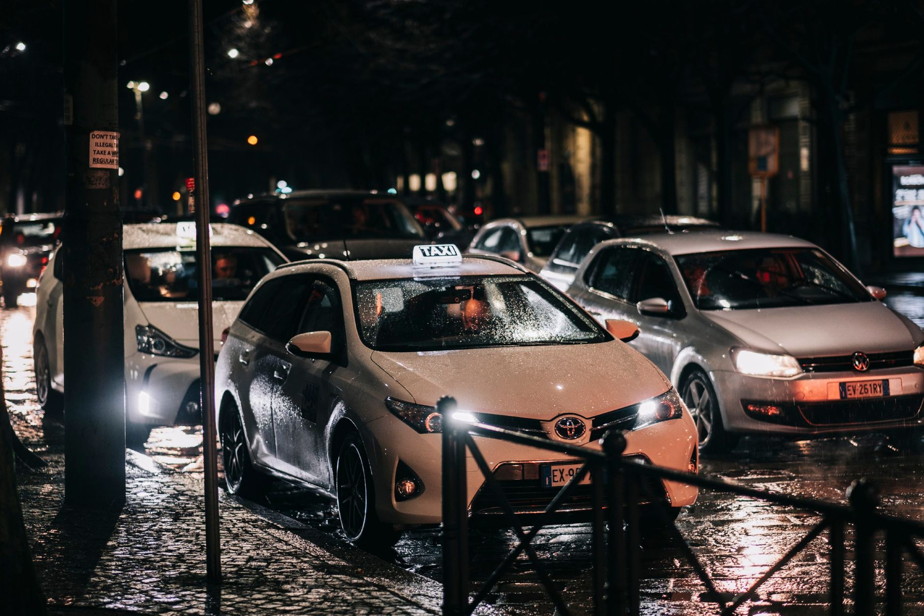 Car rental operator receiving automated booking response on WhatsApp after office hours