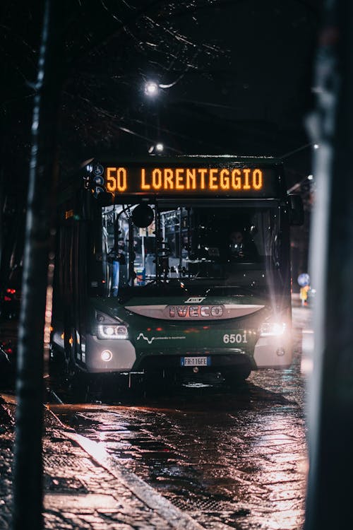 Fotos de stock gratuitas de aparcado, autobús, carretera