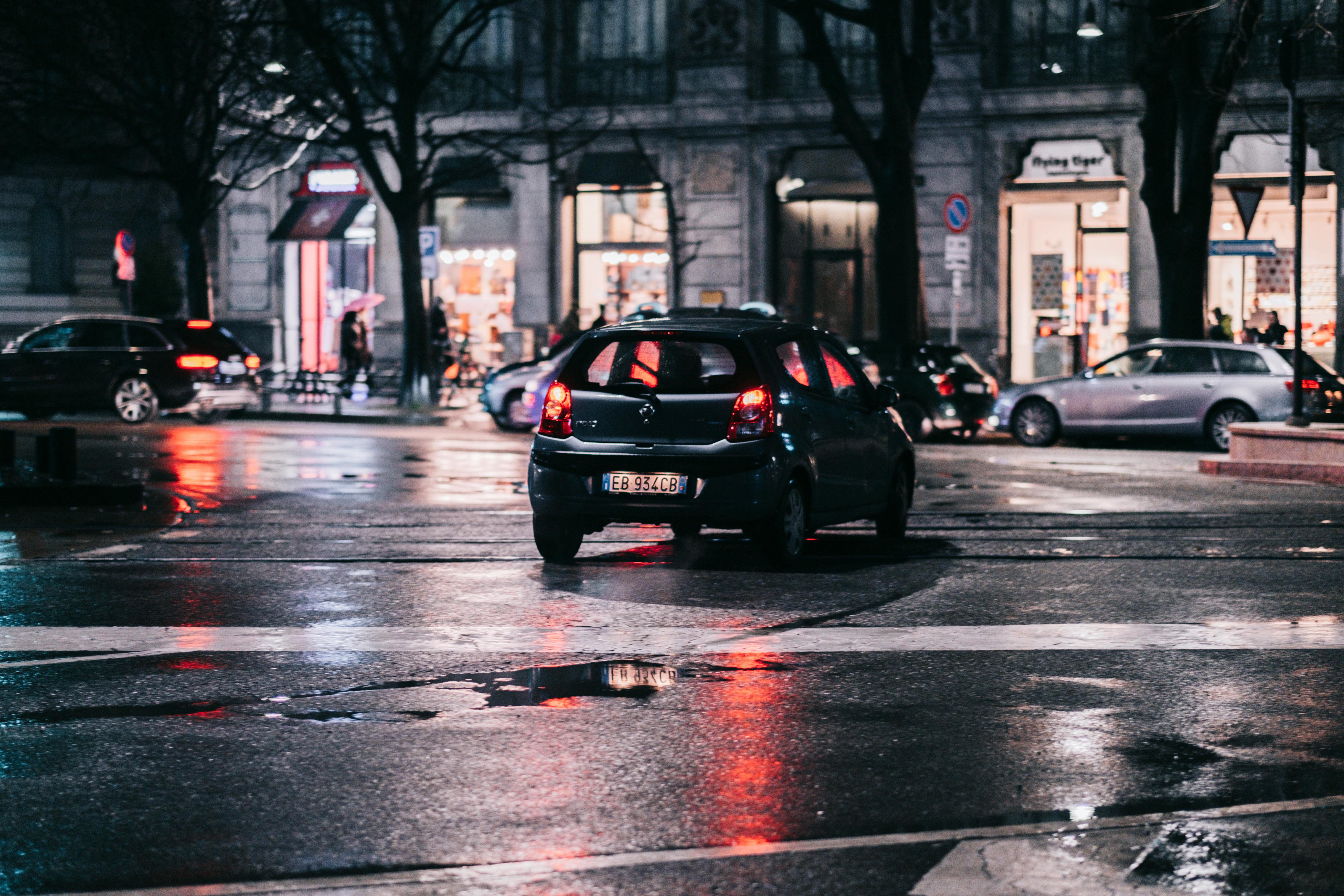 autonomous vehicles electric cars — Photo by Lorenzo Alessio Messina on Pexels
