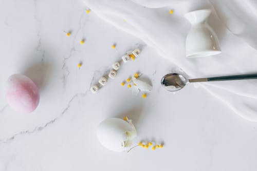 Darmowe zdjęcie z galerii z jajka, kostka do liter, łyżka