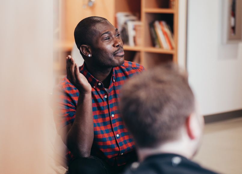 Online dating: starting a conversation on a niche platform