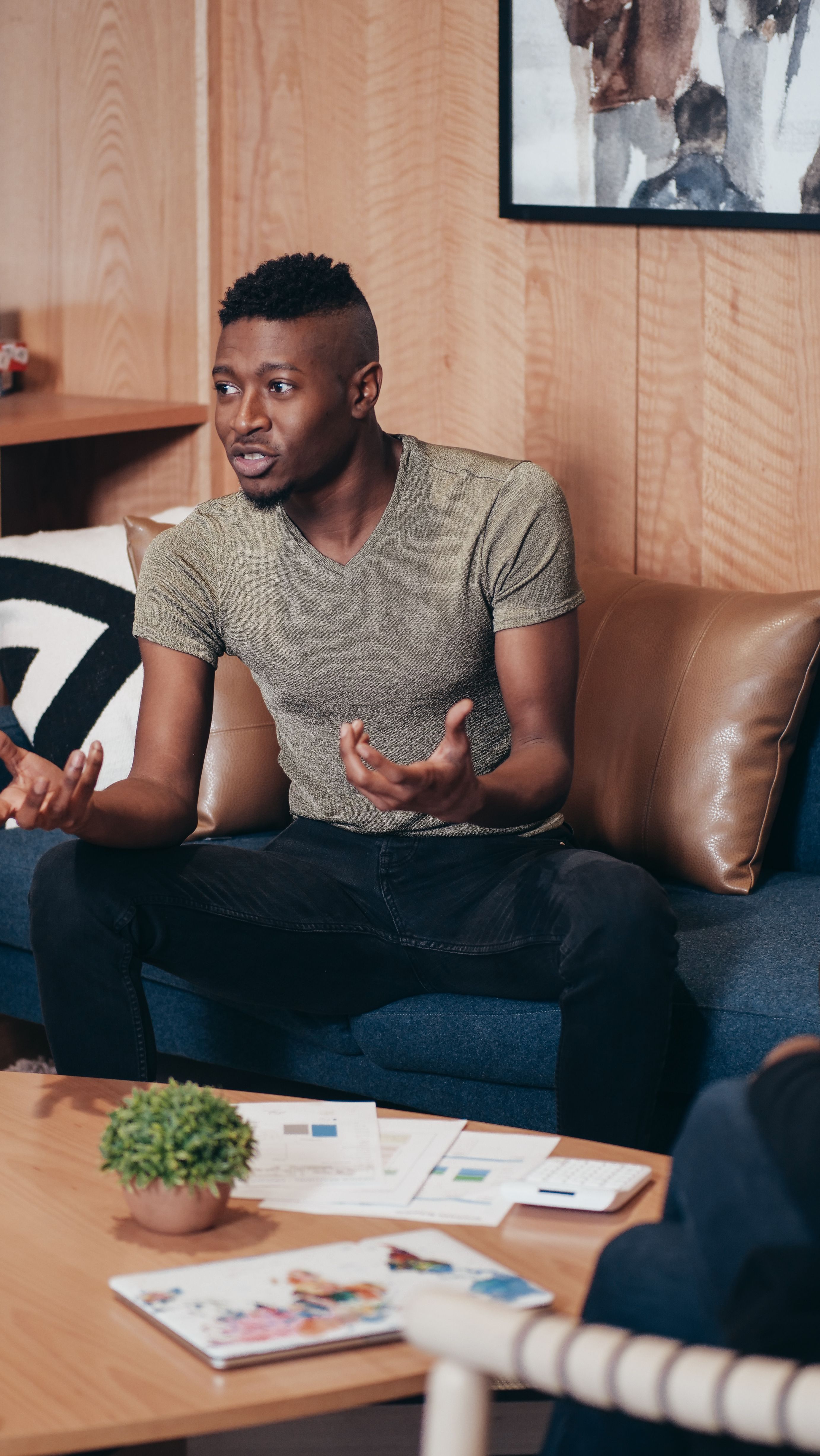 Online dating: starting a conversation on a niche platform