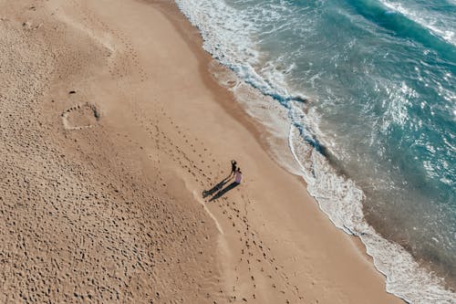 一對, 撞擊波浪, 海濱 的 免費圖庫相片