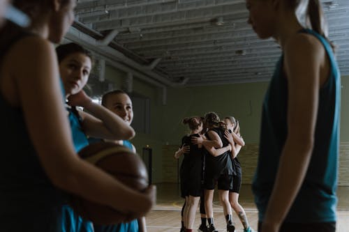 Ilmainen kuvapankkikuva tunnisteilla aktiivinen, joukkuetoverit, koripallo