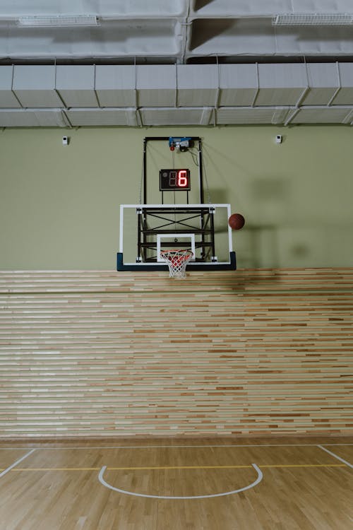 Darmowe zdjęcie z galerii z boisko do koszykówki, koszykówka, pionowy strzał