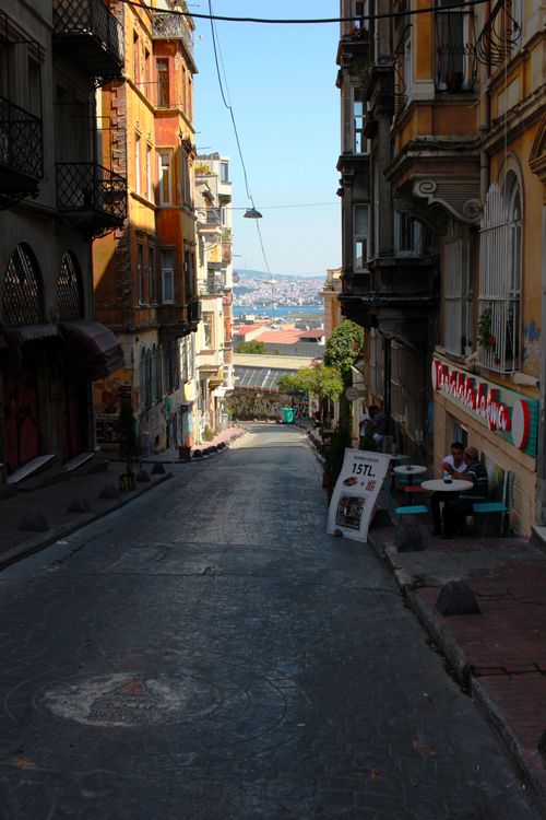 Free A quaint street scene in Istanbul showcasing colorful buildings and a peaceful café setting. Stock Photo