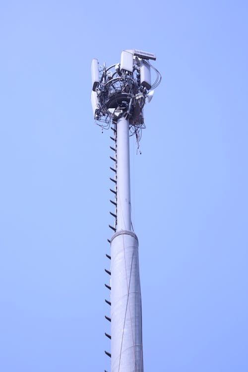 Fotobanka s bezplatnými fotkami na tému anténa, komunikačná veža, modrá obloha
