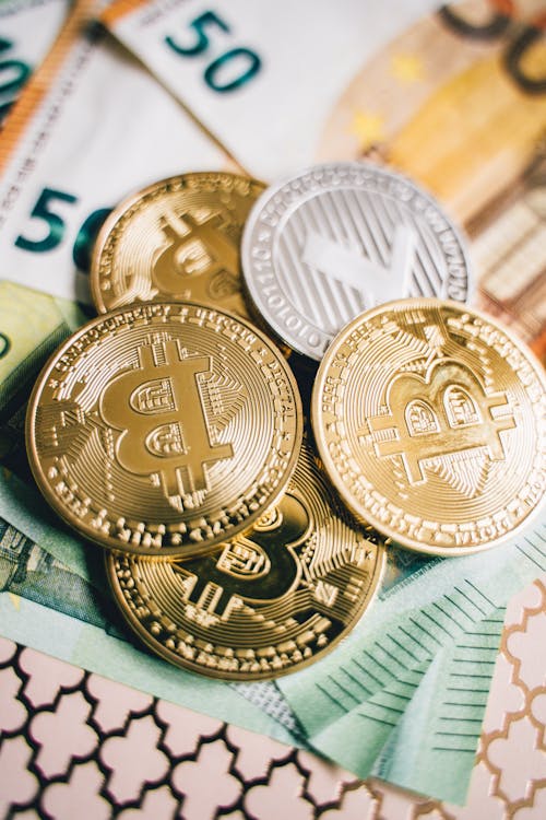 Безкоштовне стокове фото на тему «Bitcoin, банкноти, вертикальні постріл» стокове фото