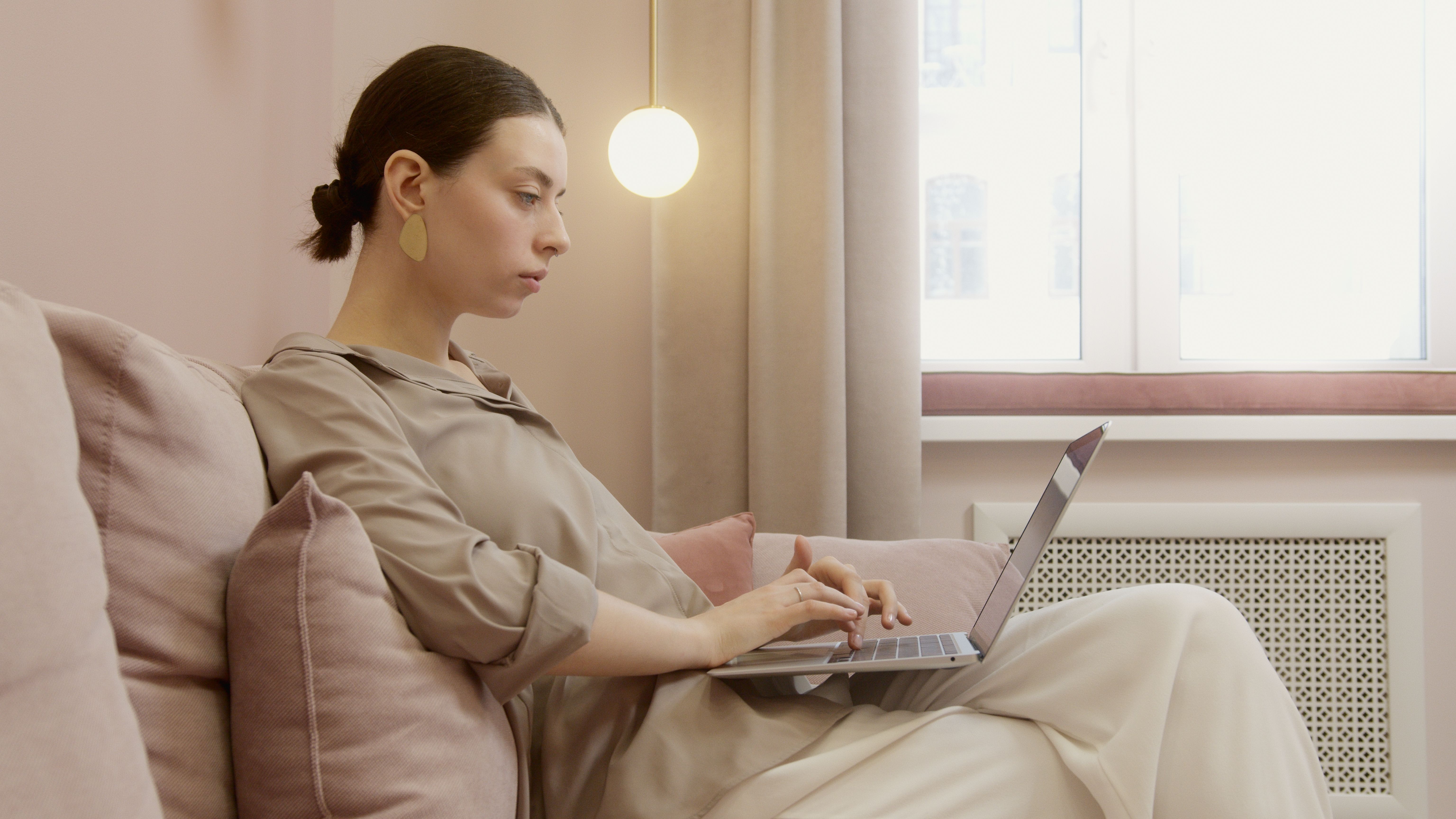 Remote Work Revolution: How Digital Nomads Are Redefining Luxury Travel — Photo by Artem Podrez on Pexels