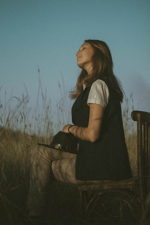 Fotobanka s bezplatnými fotkami na tému bočný pohľad, dáma, dedinský