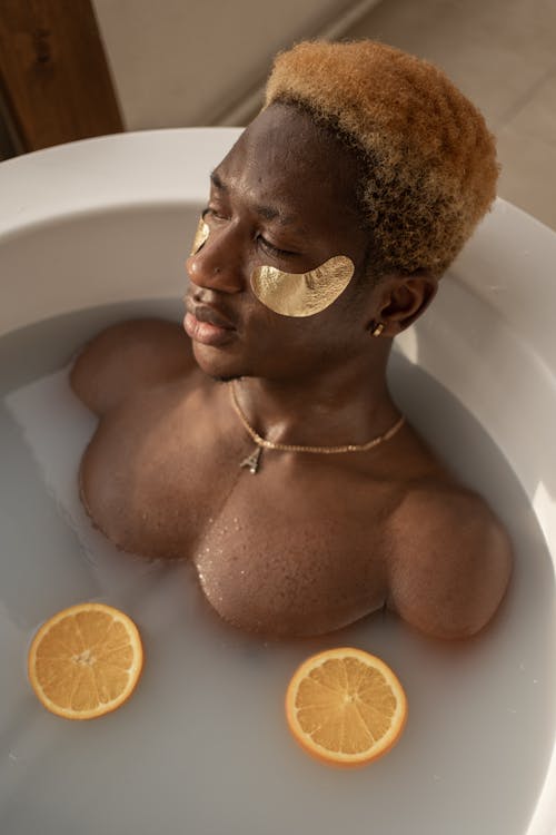 Gratis stockfoto met aan het liegen, Afro-Amerikaanse man, aqua