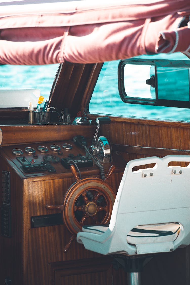 Steering Wheel With Lever Arm In Yacht