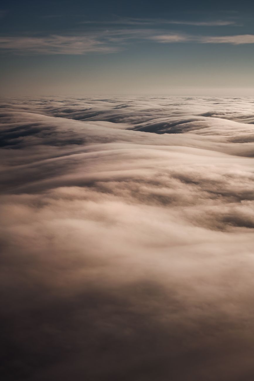 Bezauberndes Meer & Wolken – Weltraum Hintergrundbild