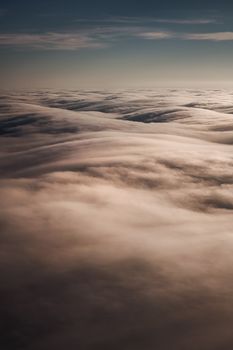 Bezauberndes Meer & Wolken – Weltraum Hintergrundbild