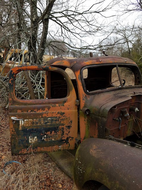 Free A Rusty Vintage Car Stock Photo