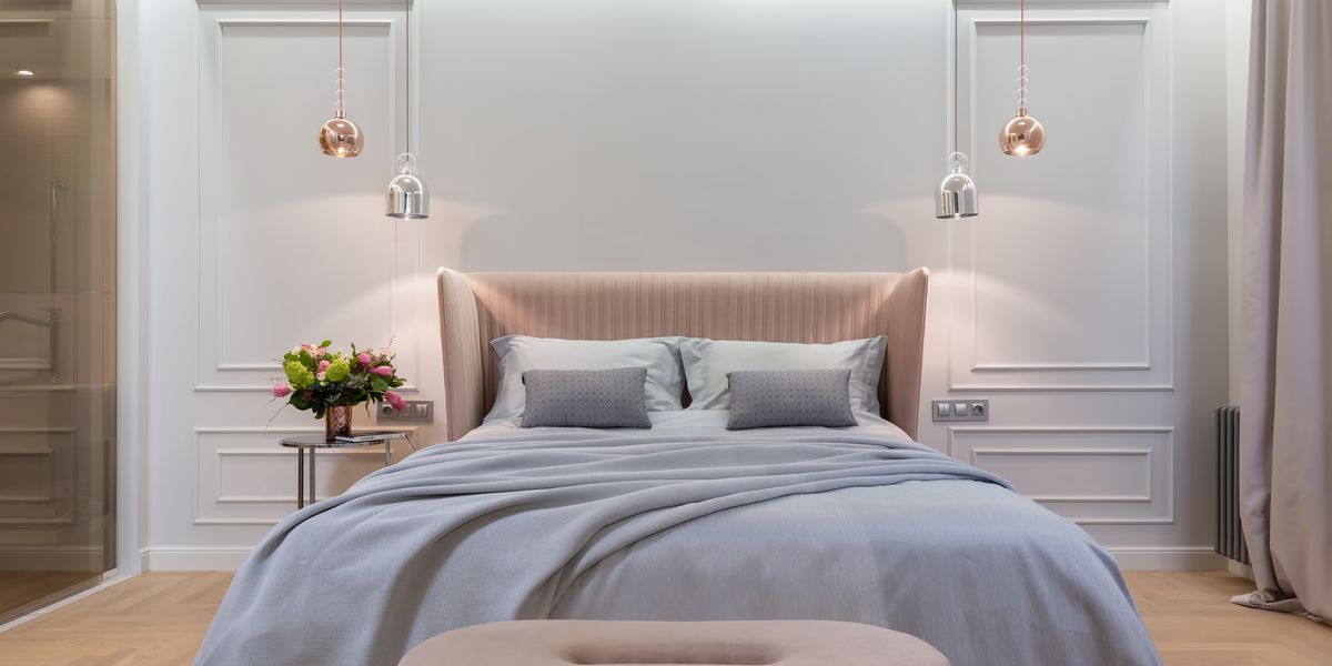 Pose de gypse à Montréal : Guide complet pour votre projet de rénovation 10 Happy homeowners in renovated space