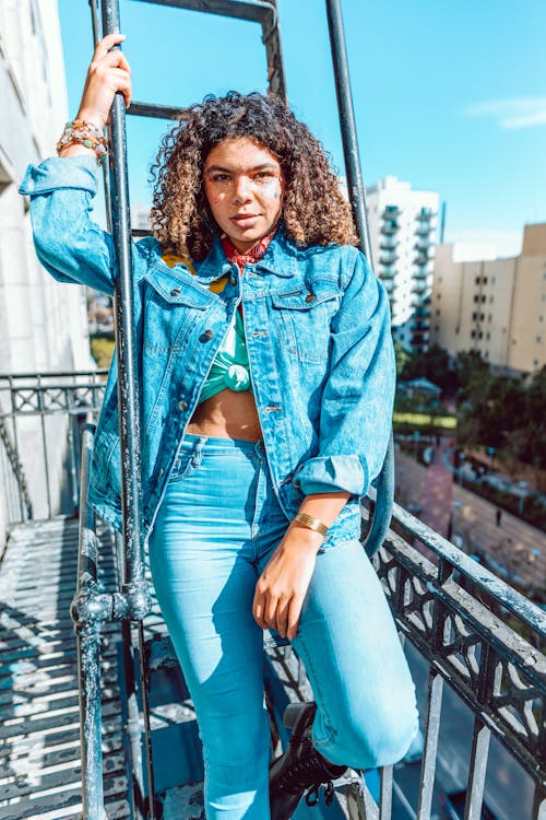 Free Curly-Haired Woman in Blue Denim Jacket Stock Photo