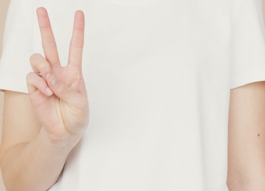 Online dating: starting a conversation on a niche platform