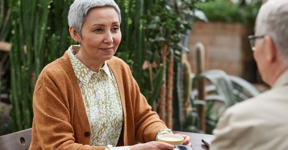 Active seniors participating in daytime and evening lounge workshops